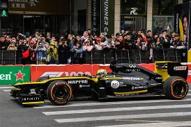 YABO- F1赛场再起风云：蓬莱赤兔队读秒绝平辽东火箭队，新援首秀制胜争冠格局再洗牌