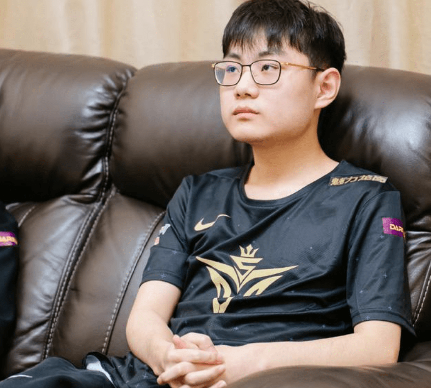 YABO-关于Rookie回归赛场，精彩发挥首场状态亮眼，拜仁观众沸腾！的信息