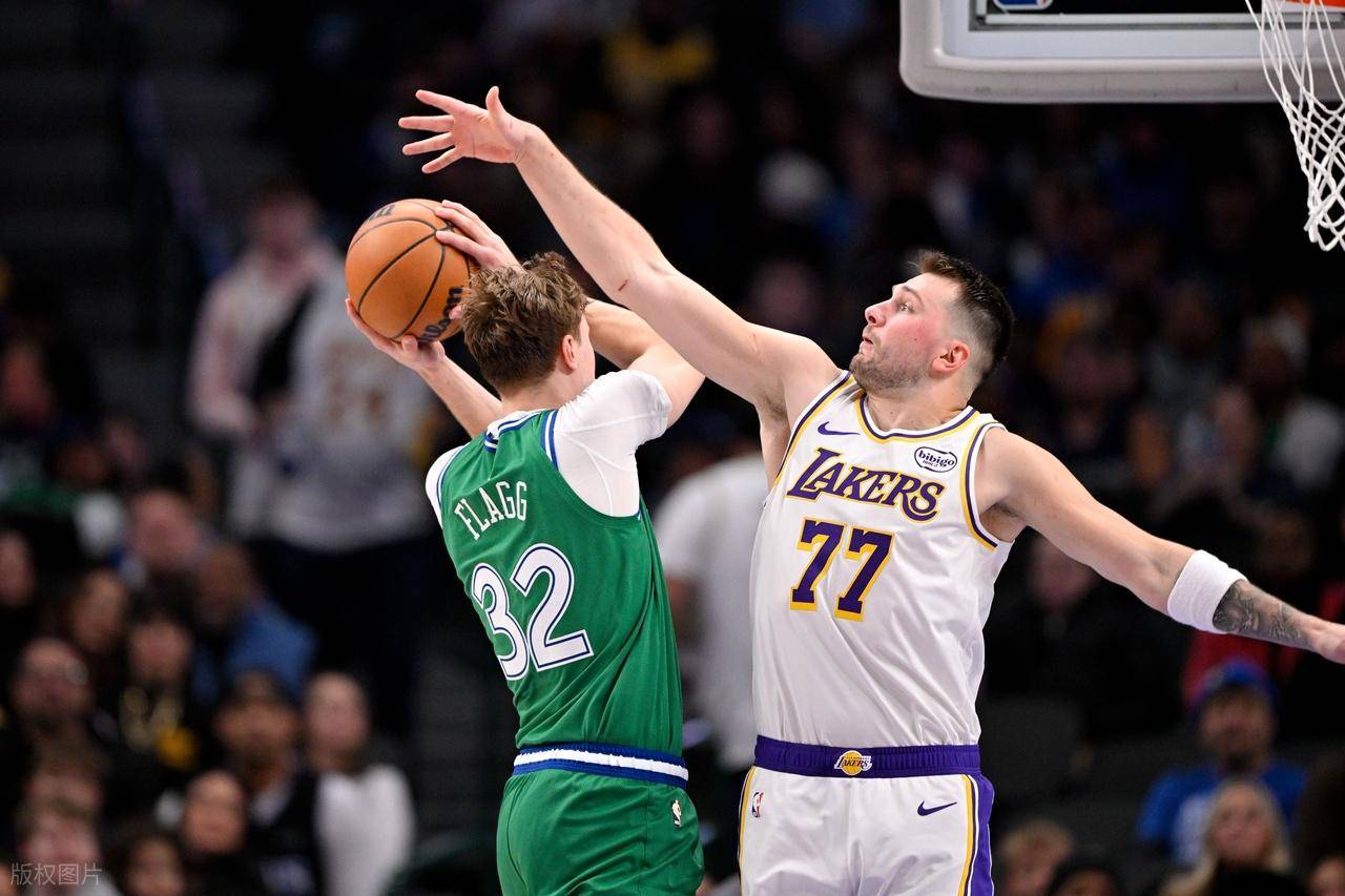 亚博-东契奇回归赛场，逆转首场状态亮眼，美国队观众沸腾！的简单介绍